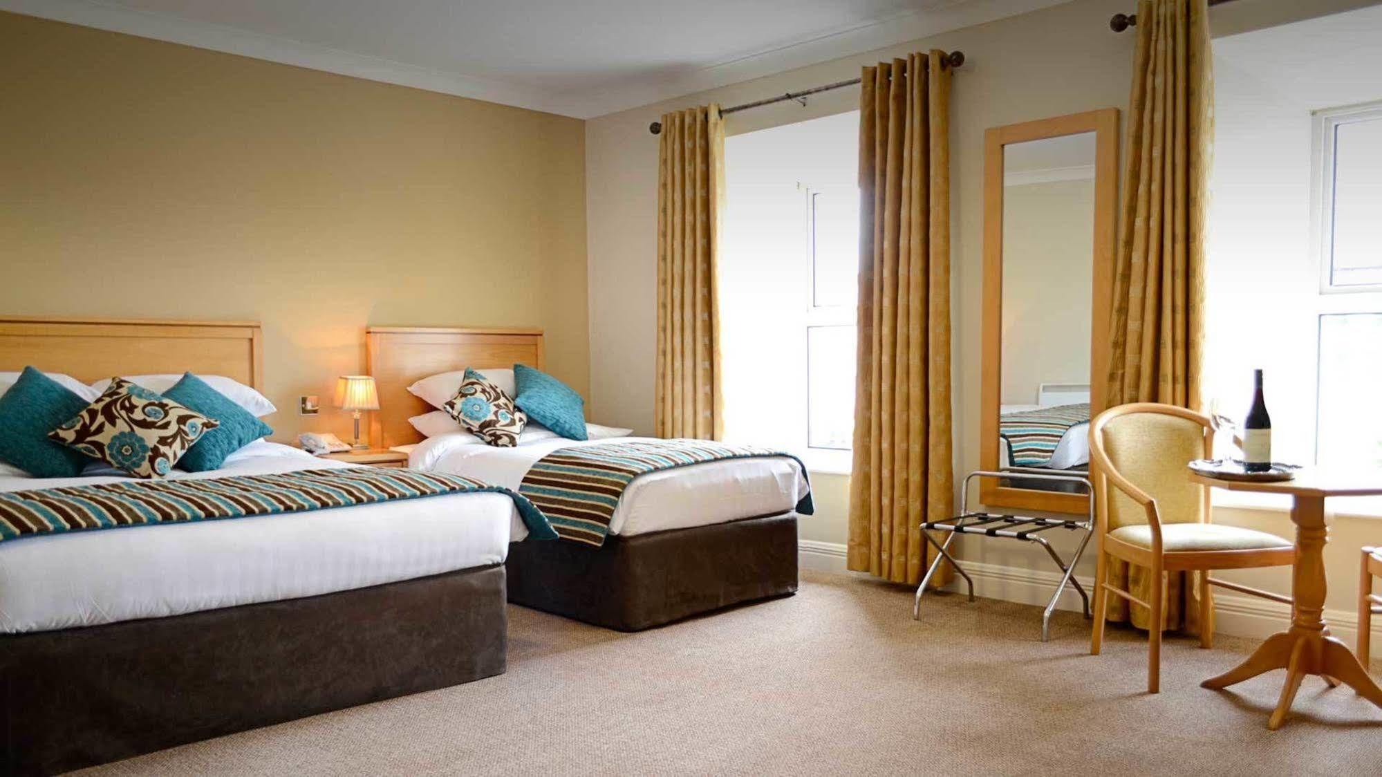 Cill Aodain Court Hotel Kiltimagh Eksteriør billede